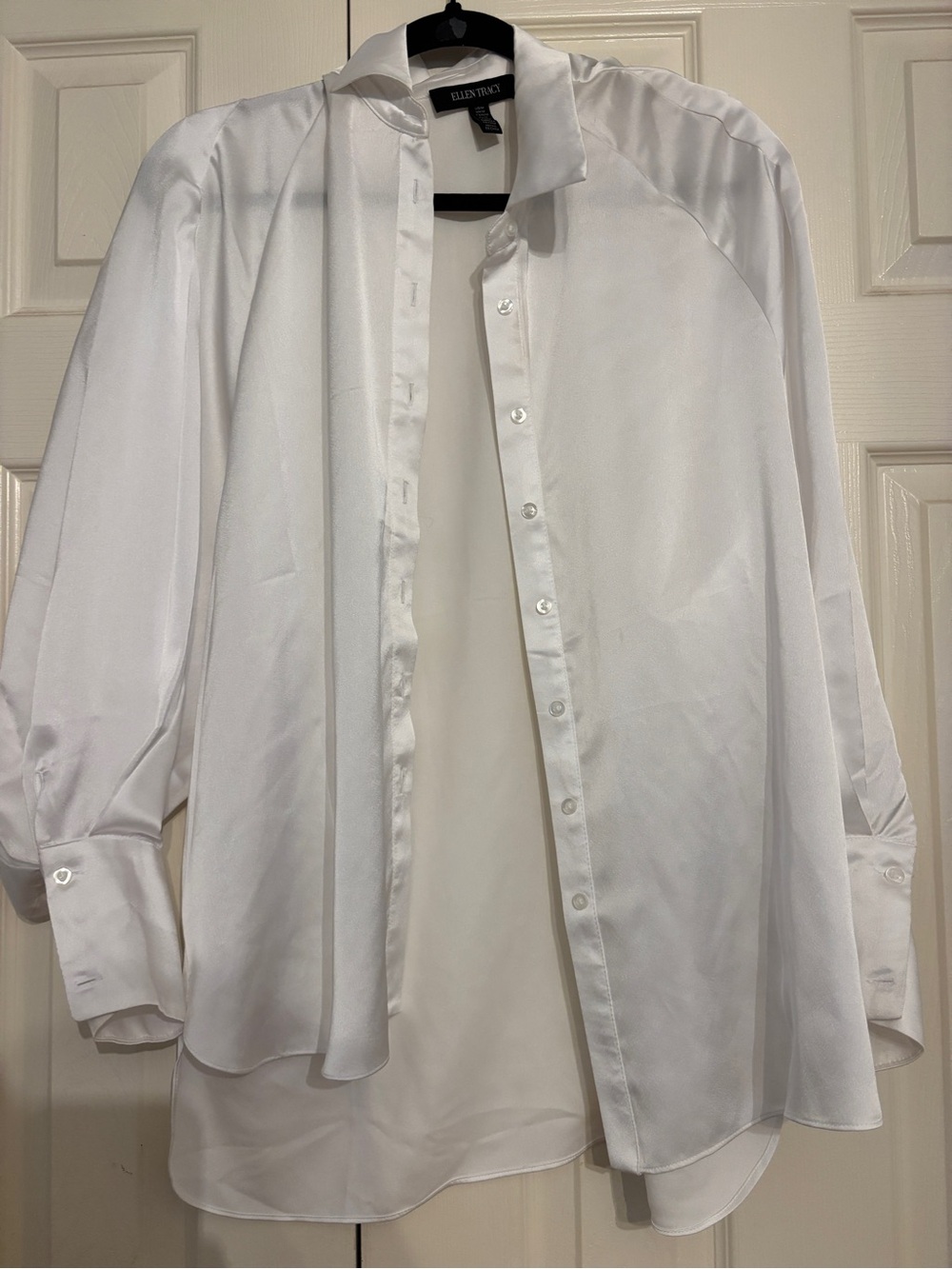 Ellen Tracy Women’s Classic White Button-Up Shirt